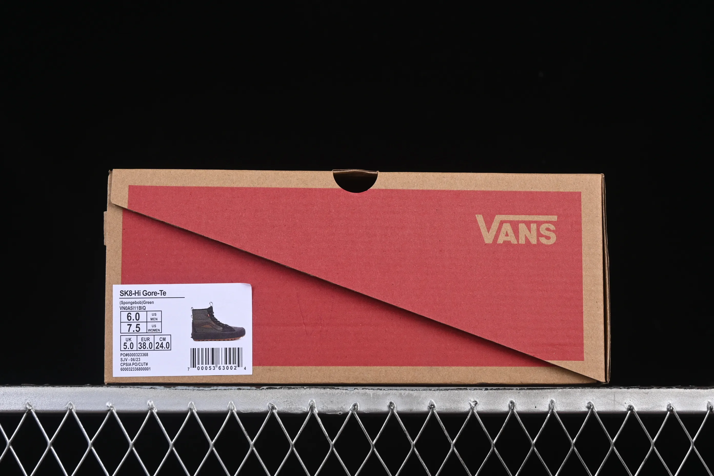 All categories Vans Vans series Vans Hi Vans high-top Vans Sk8-Hi Gore Te Outdoor adventure series round-toe lace-up high-top outdoor functional casual shoes VN0A5I11BIQ